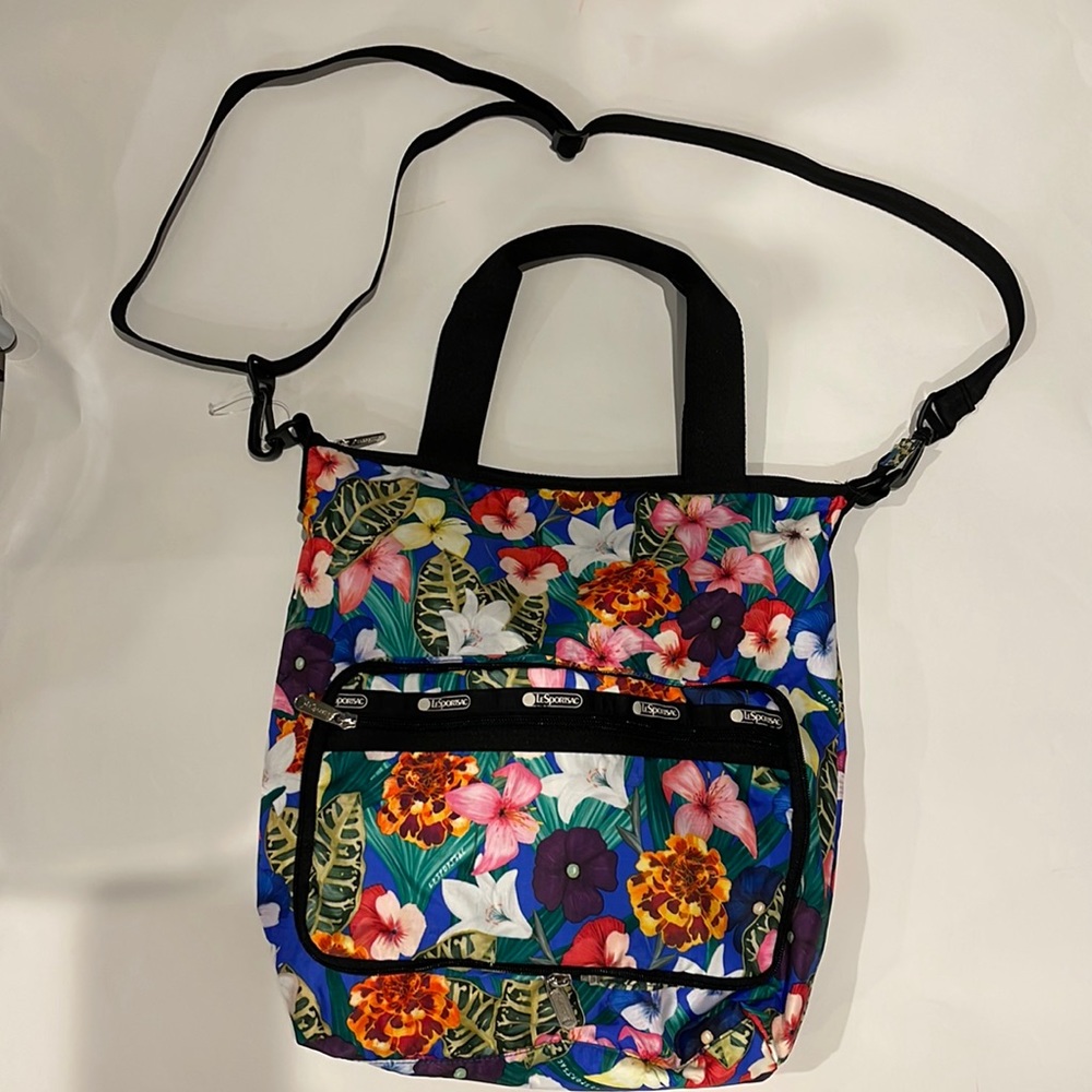 LeSportsac NWOT featuring a multicolor Tropical & Floral Print Crossbody Bag.